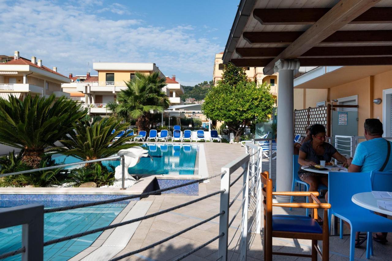 Hotel Paradiso 3*